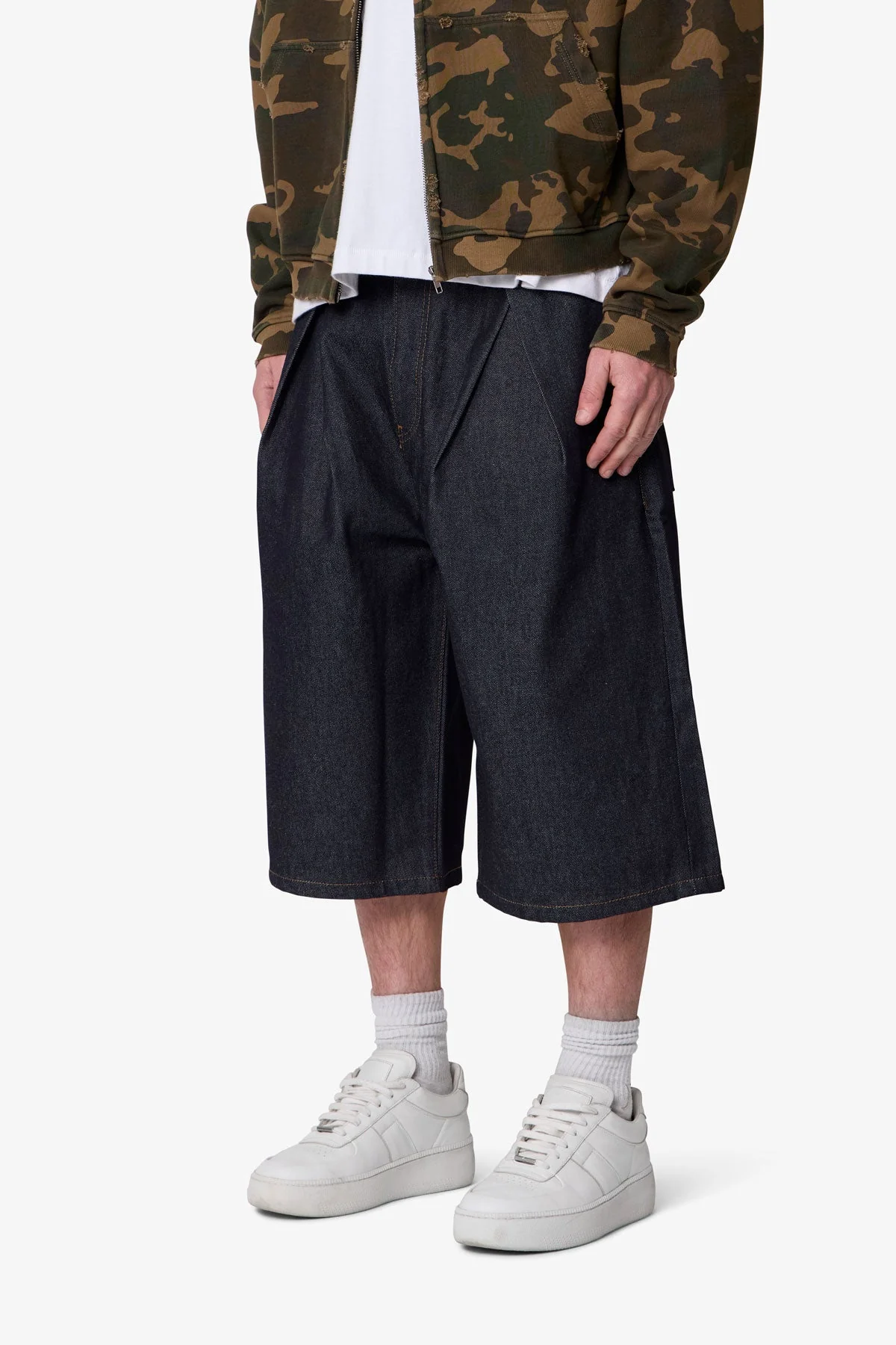 Ultra Baggy Pleated Denim Shorts - Rinsed Indigo - Image 3