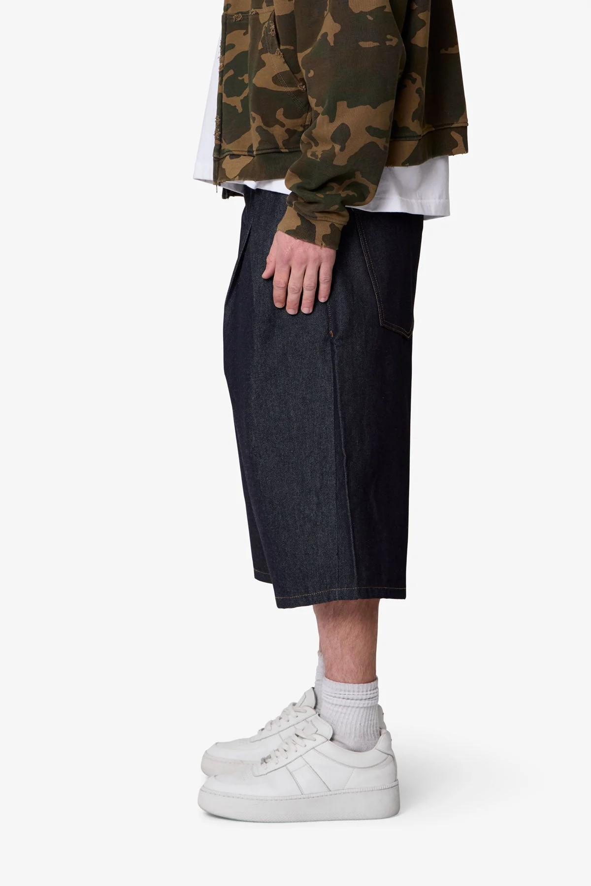 Ultra Baggy Pleated Denim Shorts - Rinsed Indigo - Image 4