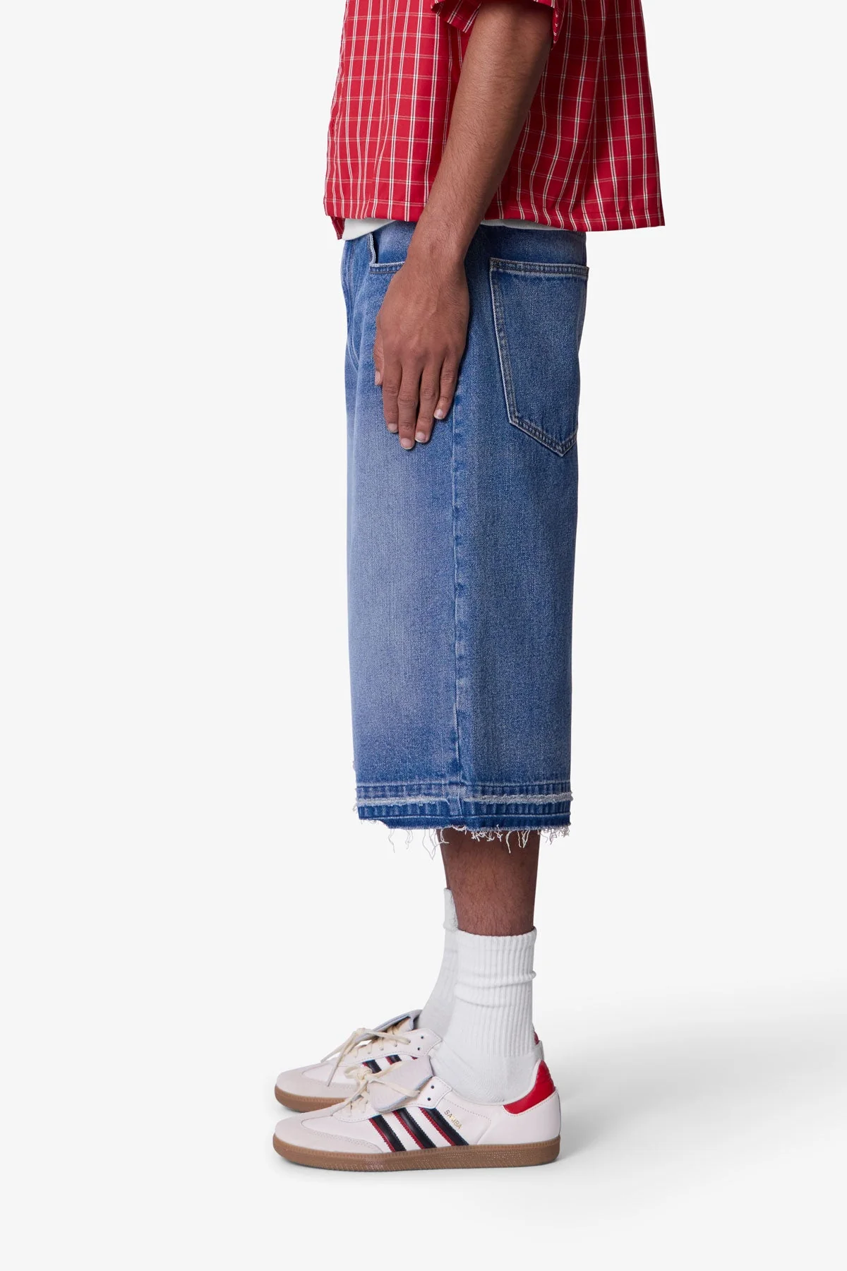 Ultra Baggy Raw Hem Denim Shorts - Washed Blue - Image 4