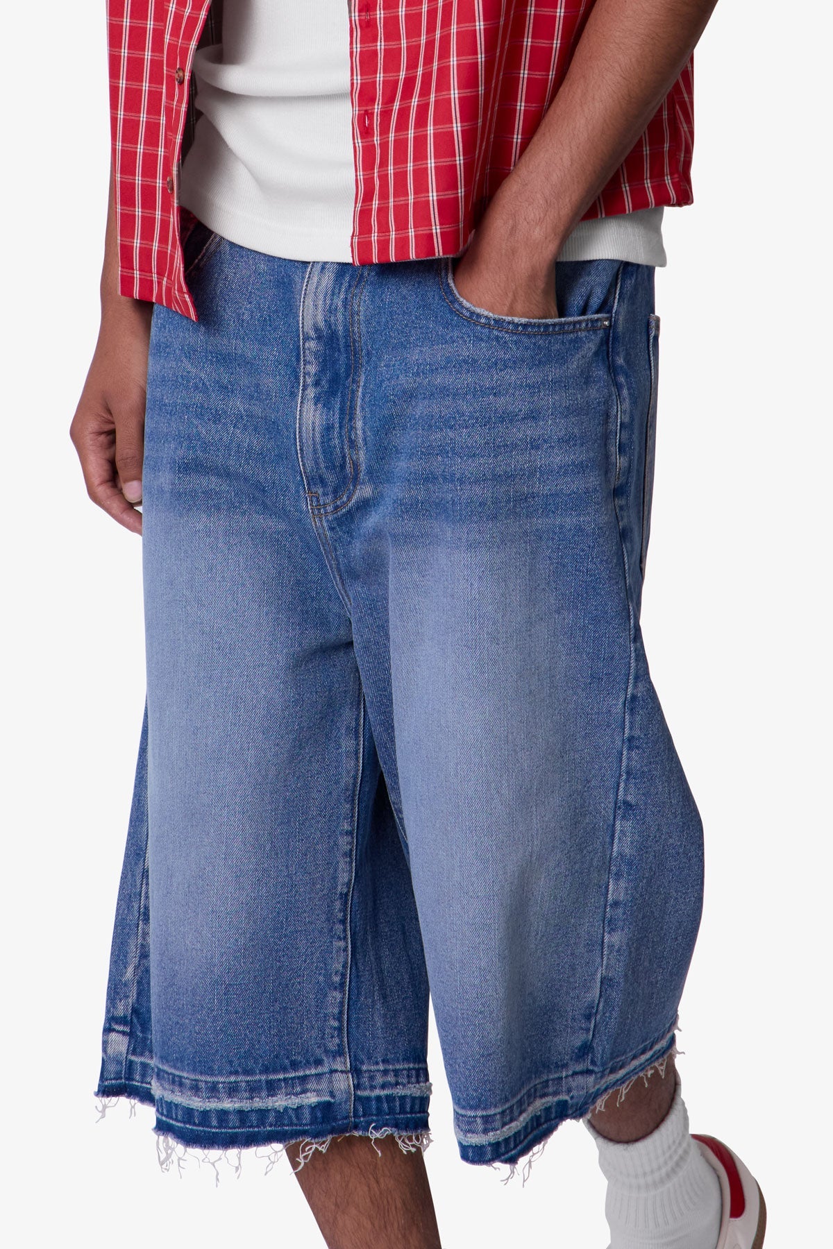 Ultra Baggy Raw Hem Denim Shorts - Washed Blue - Image 7
